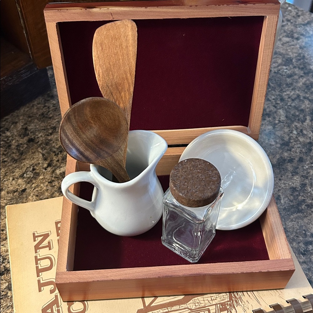 Handcrafted Cedar Trinket Jewelry Box - Picture 5 of 11